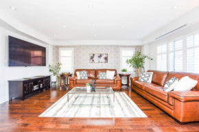 4bdrm House-backyardkingbedcentralsleeps12